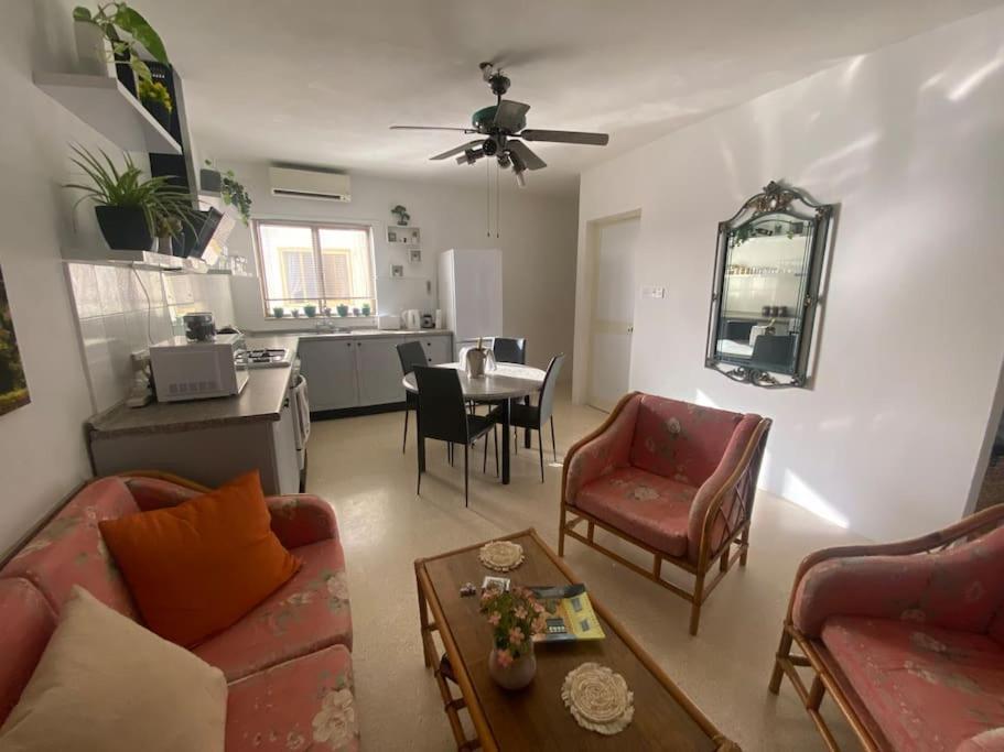 St Paul'S Bay Central Apartment In Qawra St. Paul's Bay Exteriör bild
