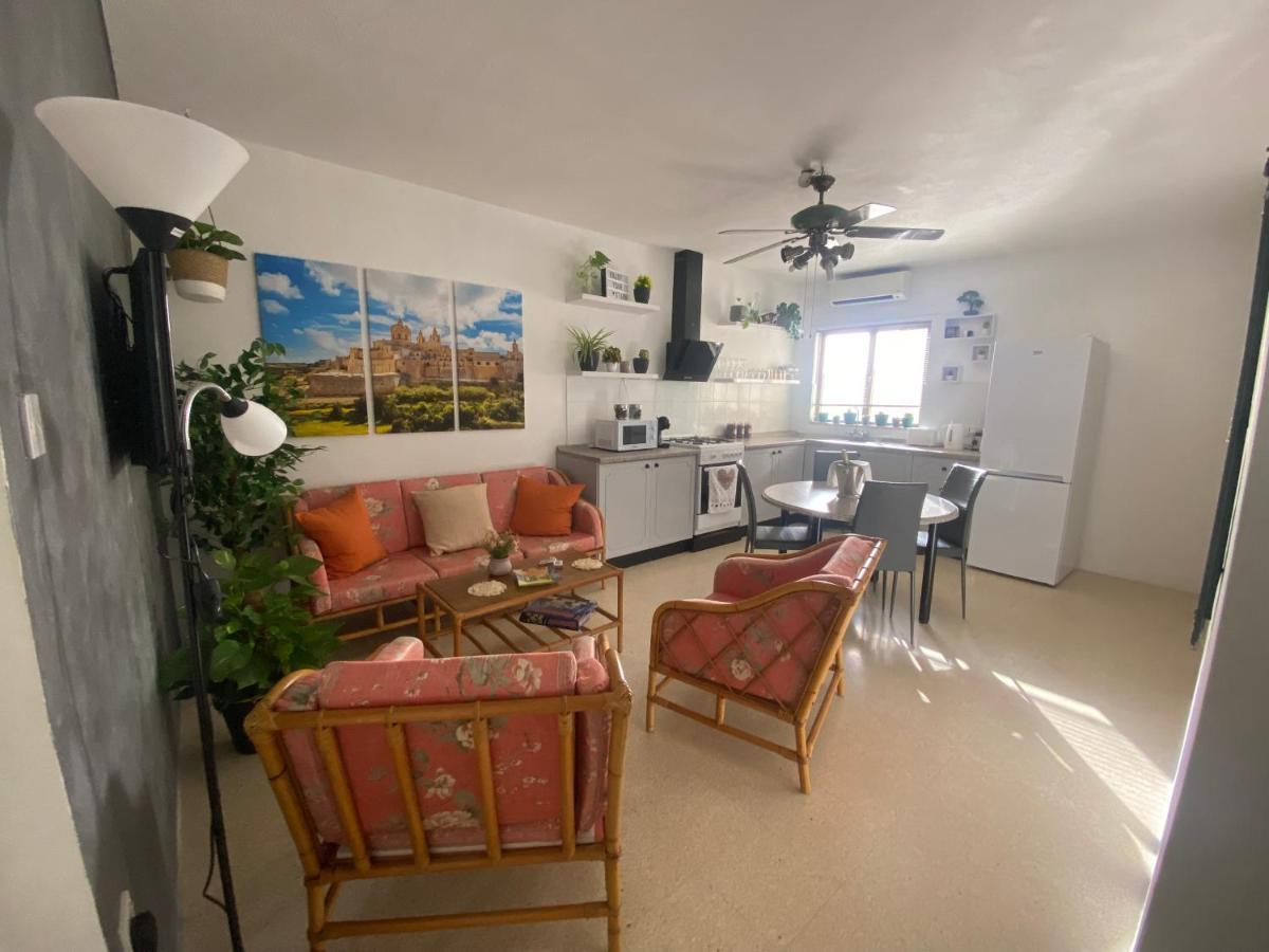 St Paul'S Bay Central Apartment In Qawra St. Paul's Bay Exteriör bild
