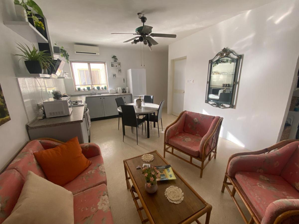 St Paul'S Bay Central Apartment In Qawra St. Paul's Bay Exteriör bild