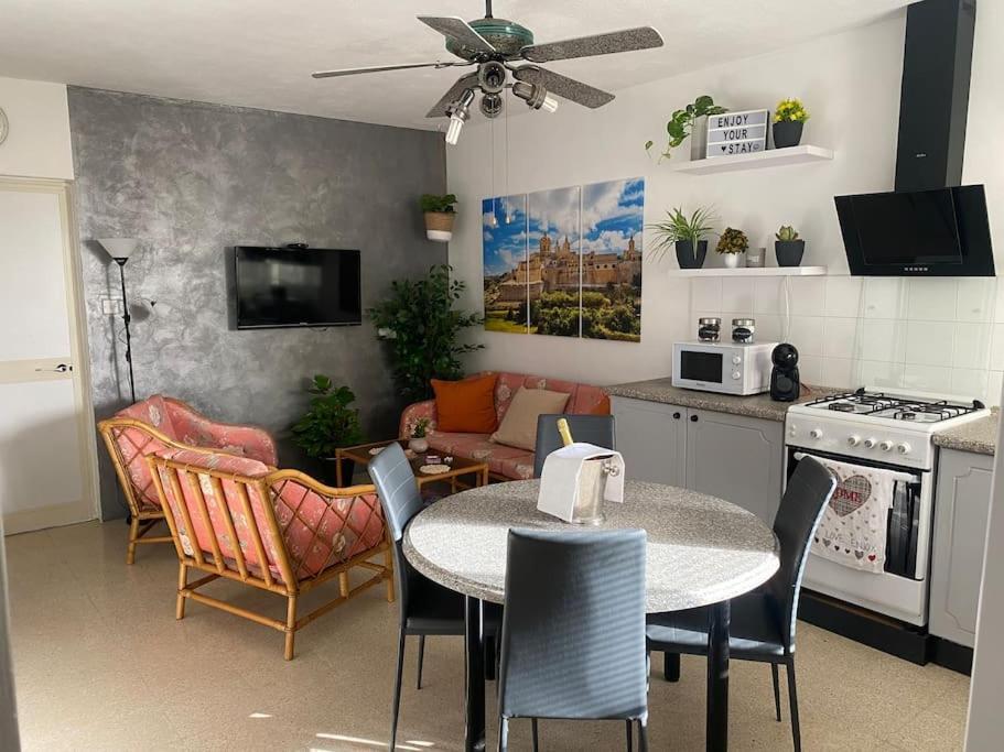 St Paul'S Bay Central Apartment In Qawra St. Paul's Bay Exteriör bild